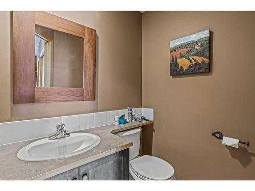 2-817 5Th Street, Canmore, AB - Indoor Photo Showing Bathroom