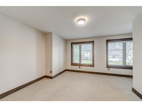 135 31 Avenue Nw, Calgary, AB - Indoor Photo Showing Other Room