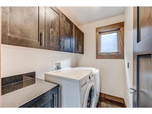 135 31 Avenue Nw, Calgary, AB - Indoor Photo Showing Laundry Room