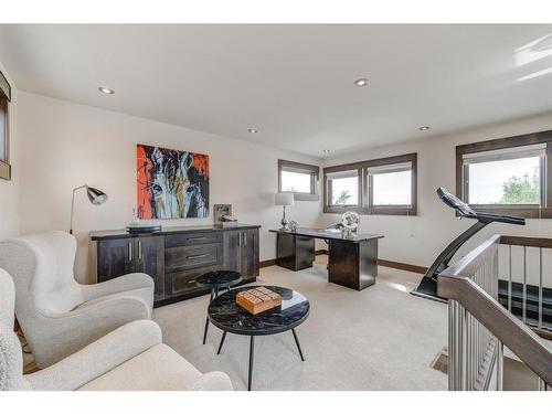 135 31 Avenue Nw, Calgary, AB - Indoor Photo Showing Living Room