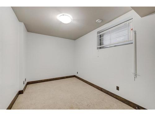 135 31 Avenue Nw, Calgary, AB - Indoor Photo Showing Other Room