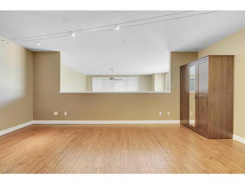 111-1505 27 Avenue Sw, Calgary, AB - Indoor Photo Showing Other Room