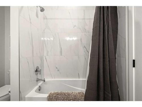 647 Marine Drive Se, Calgary, AB - Indoor Photo Showing Bathroom
