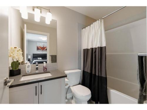 623 Cranbrook Walk Se, Calgary, AB - Indoor Photo Showing Bathroom