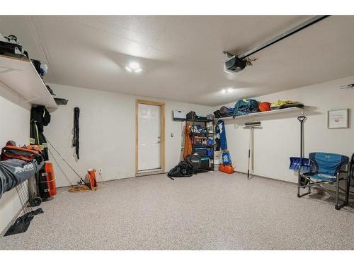 623 Cranbrook Walk Se, Calgary, AB - Indoor Photo Showing Garage