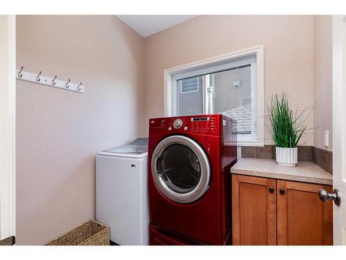 7 Cranridge Bay Se, Calgary, AB - Indoor Photo Showing Laundry Room