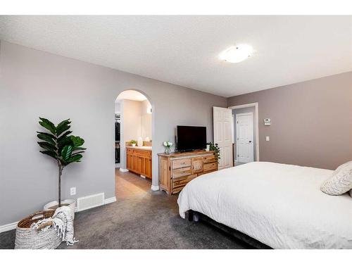 7 Cranridge Bay Se, Calgary, AB - Indoor Photo Showing Bedroom