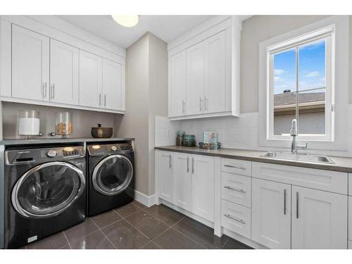 18 Whispering Springs Way, Heritage Pointe, AB - Indoor Photo Showing Laundry Room