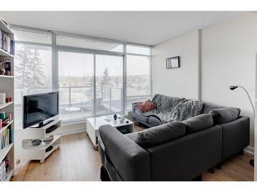 310-30 Brentwood Common Nw, Calgary, AB - Indoor Photo Showing Living Room
