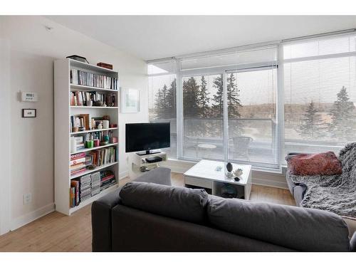 310-30 Brentwood Common Nw, Calgary, AB - Indoor