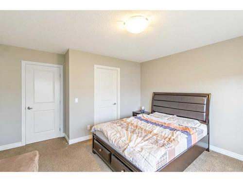 229 Evanspark Gardens Nw, Calgary, AB - Indoor Photo Showing Bedroom