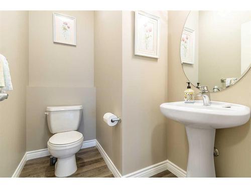 229 Evanspark Gardens Nw, Calgary, AB - Indoor Photo Showing Bathroom