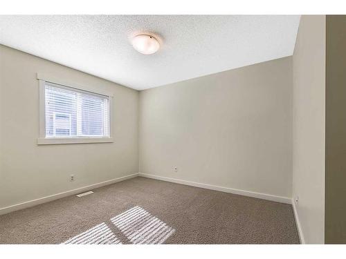 4720 Elgin Avenue Se, Calgary, AB - Indoor Photo Showing Other Room