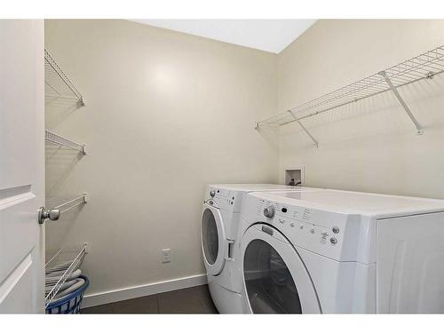 4720 Elgin Avenue Se, Calgary, AB - Indoor Photo Showing Laundry Room