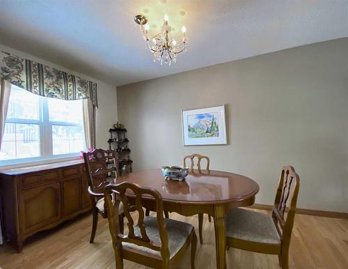6011 Dalcastle Crescent Nw, Calgary, AB - Indoor Photo Showing Dining Room