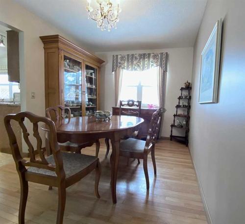 6011 Dalcastle Crescent Nw, Calgary, AB - Indoor Photo Showing Dining Room