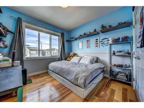 69 Evansborough Green Nw, Calgary, AB - Indoor Photo Showing Bedroom