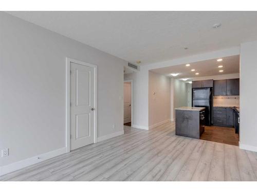 2303-77 Spruce Place Sw, Calgary, AB - Indoor Photo Showing Kitchen