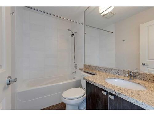 2303-77 Spruce Place Sw, Calgary, AB - Indoor Photo Showing Bathroom