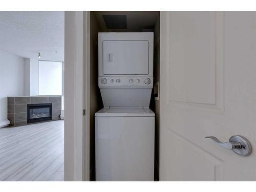 2303-77 Spruce Place Sw, Calgary, AB - Indoor Photo Showing Laundry Room