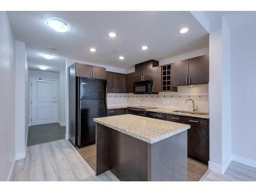 2303-77 Spruce Place Sw, Calgary, AB - Indoor Photo Showing Kitchen