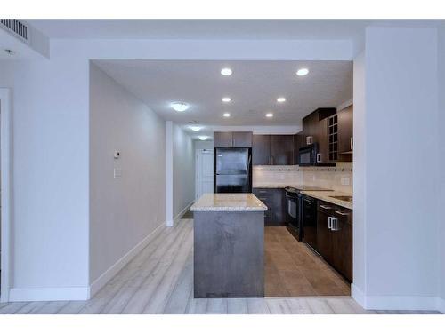 2303-77 Spruce Place Sw, Calgary, AB - Indoor Photo Showing Kitchen