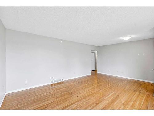 1515 43 Street Se, Calgary, AB - Indoor Photo Showing Other Room