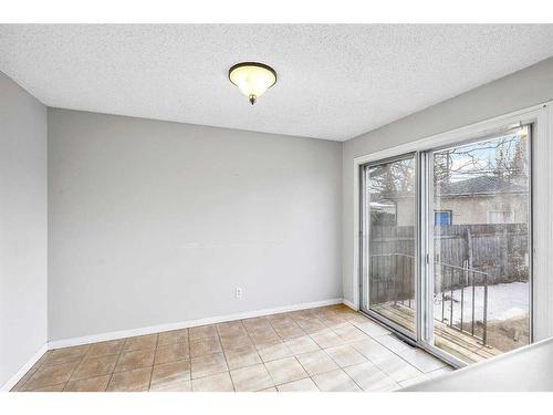 1515 43 Street Se, Calgary, AB - Indoor Photo Showing Other Room