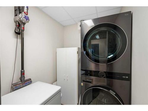 3201-10221 Tuscany Boulevard Nw, Calgary, AB - Indoor Photo Showing Laundry Room