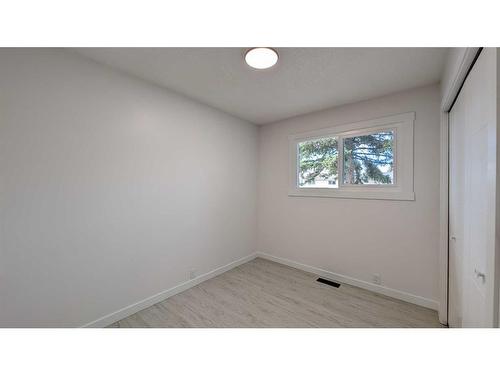 16 Cedarwood Place Sw, Calgary, AB - Indoor Photo Showing Other Room