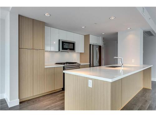 505-510 6 Avenue Se, Calgary, AB - Indoor Photo Showing Kitchen With Upgraded Kitchen