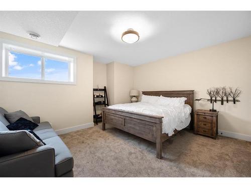 10 Alexandria Green Sw, Calgary, AB - Indoor Photo Showing Bedroom