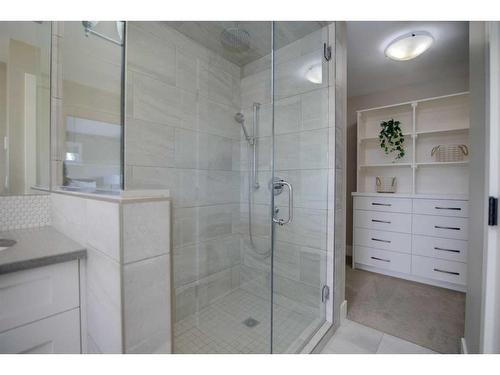2626 Cochrane Road Nw, Calgary, AB - Indoor Photo Showing Bathroom