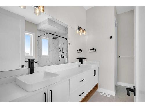 129 South Shore View, Chestermere, AB - Indoor Photo Showing Bathroom