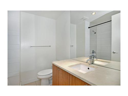 1102-1118 12 Avenue Sw, Calgary, AB - Indoor Photo Showing Bathroom