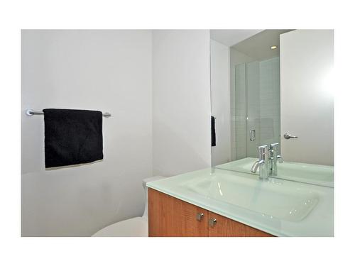 1102-1118 12 Avenue Sw, Calgary, AB - Indoor Photo Showing Bathroom
