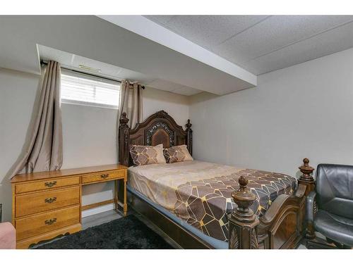 49 Tarington Landing Ne, Calgary, AB - Indoor Photo Showing Bedroom