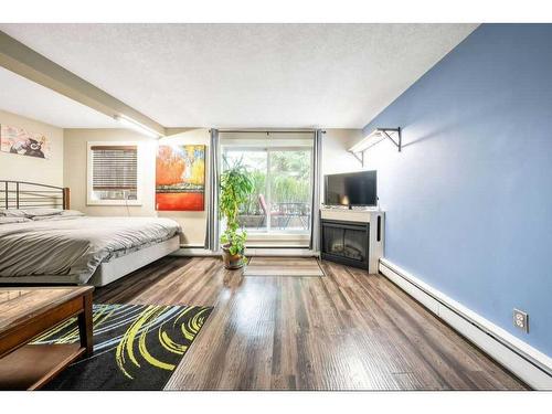1-810 2 Street Ne, Calgary, AB - Indoor Photo Showing Bedroom With Fireplace