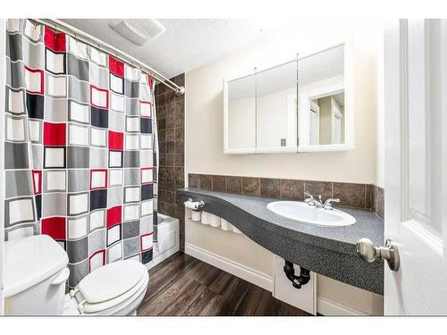 1-810 2 Street Ne, Calgary, AB - Indoor Photo Showing Bathroom