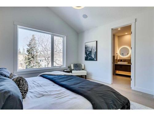 1707 19 Avenue Nw, Calgary, AB - Indoor Photo Showing Bedroom