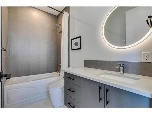 1707 19 Avenue Nw, Calgary, AB - Indoor Photo Showing Bathroom