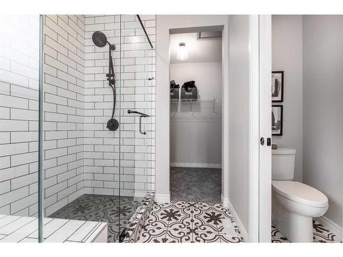443 Rivercrest View, Cochrane, AB - Indoor Photo Showing Bathroom
