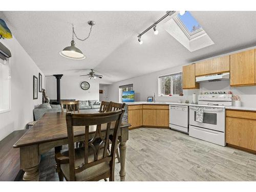 3-32579 Range Road 52, Rural Mountain View County, AB - Indoor