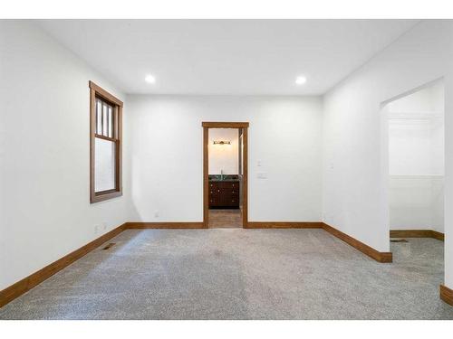 379 Mountain Park Drive Se, Calgary, AB - Indoor Photo Showing Other Room