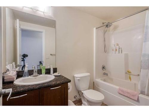 803-3820 Brentwood Road Nw, Calgary, AB - Indoor Photo Showing Bathroom
