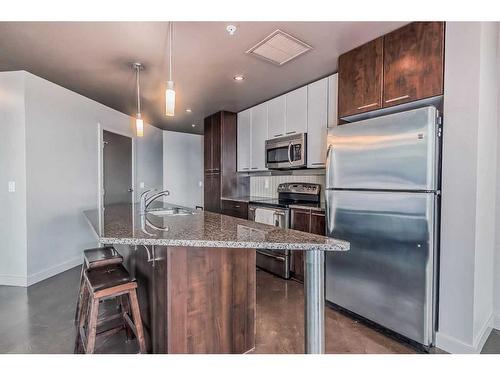 1701-220 12 Avenue Se, Calgary, AB - Indoor Photo Showing Kitchen With Stainless Steel Kitchen With Upgraded Kitchen