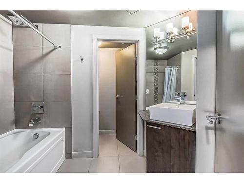 1701-220 12 Avenue Se, Calgary, AB - Indoor Photo Showing Bathroom