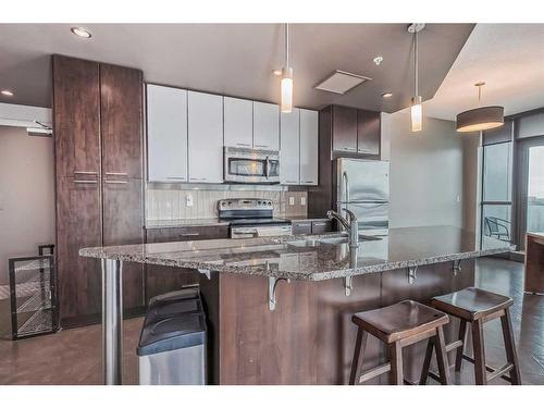 1701-220 12 Avenue Se, Calgary, AB - Indoor Photo Showing Kitchen With Stainless Steel Kitchen With Upgraded Kitchen