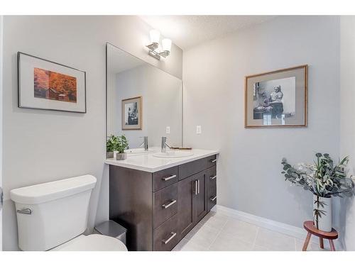 14 Riviera Way, Cochrane, AB - Indoor Photo Showing Bathroom