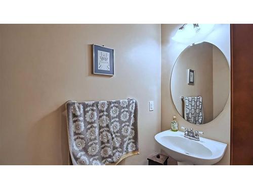 39 Panatella Crescent Nw, Calgary, AB - Indoor Photo Showing Bathroom